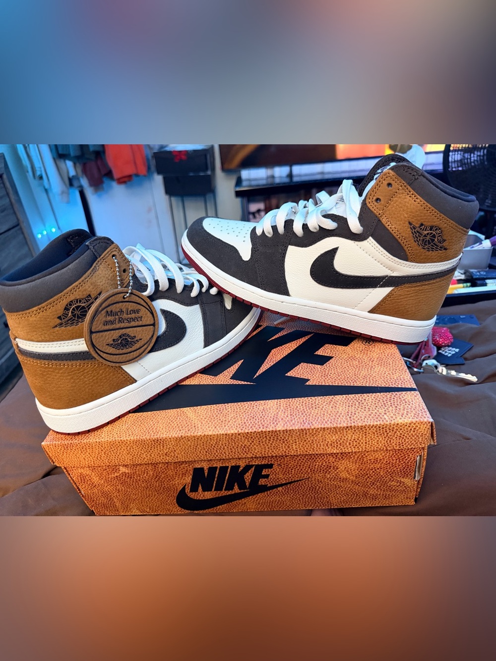 Nike Men’s high Top Sneakers in White, Black & Brown